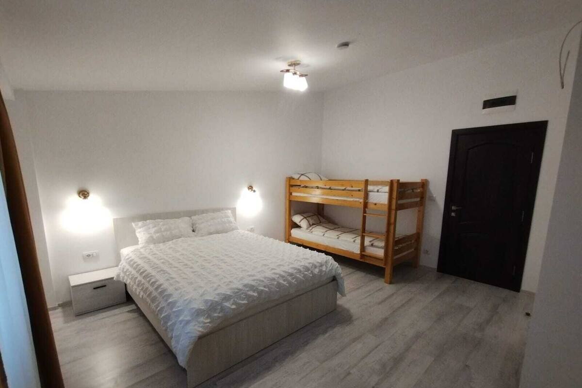 Family Quadruple Room, Partial Lake View | Desk, WiFi (free)