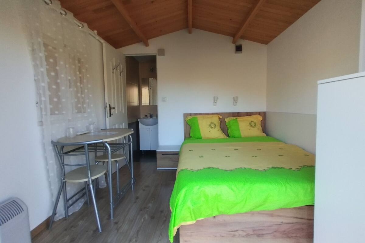 Economy Bungalow | Desk, WiFi (free)