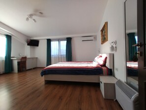 Deluxe Double Room, Lake View | Desk, free WiFi - La Amy (Pangarati)