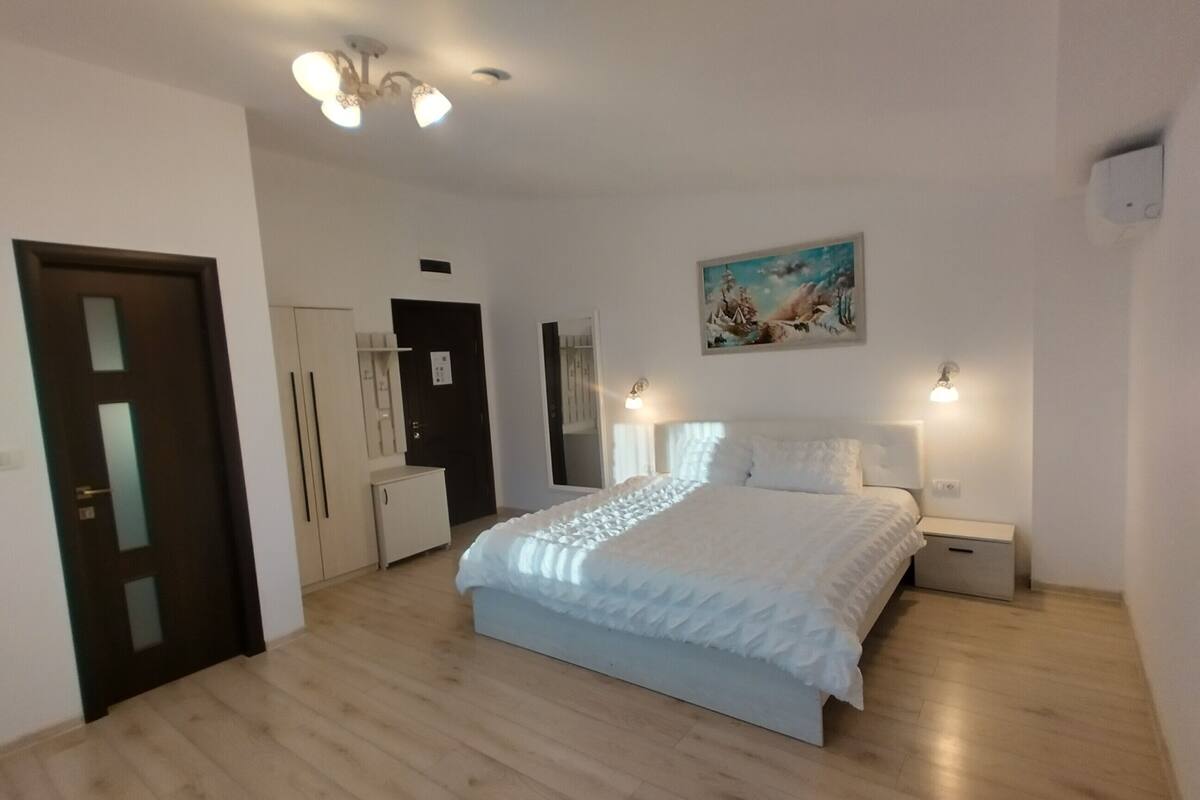Deluxe Double Room, Lake View | Desk, WiFi (free)