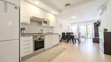 Micro-ondes, four, plaque de cuisson, lave-vaisselle