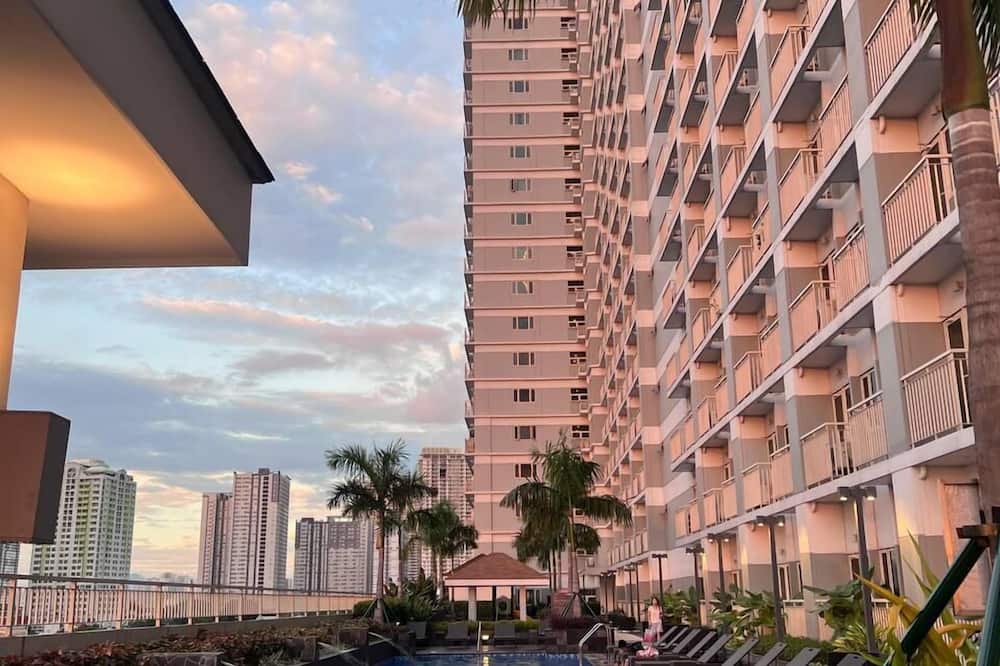 Unistay Coast Res R38 with Bal-Sunset Vw