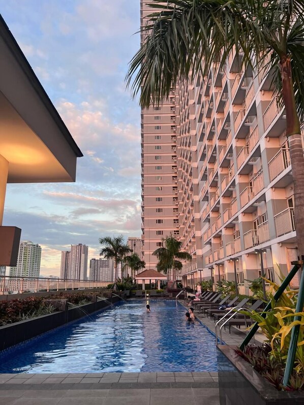Exterior - Unistay Coast Res R38 with Bal-Sunset Vw (Pasay)