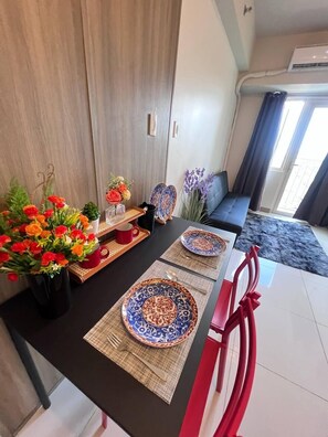 In-room dining - Unistay Coast Res R38 with Bal-Sunset Vw (Pasay)