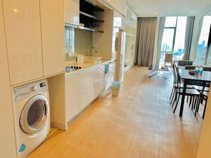 Full-size fridge, microwave, dishwasher, cookware/dishes/utensils