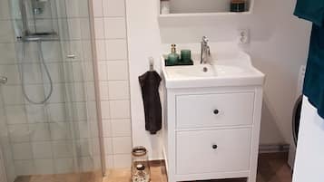 Dusche, Handtücher, Seife, Toilettenpapier
