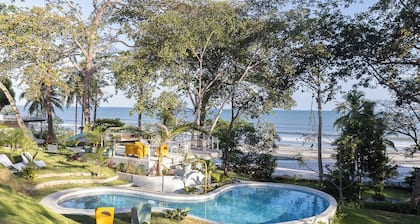 This lodge is a 2 bedroom(s), 2 bathrooms, located in Playa Corona, Panama Oeste.