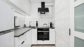 Comfort Apartment, City View | Dapur peribadi | Peti sejuk, ketuhar, dapur, mesin basuh pinggan mangkuk