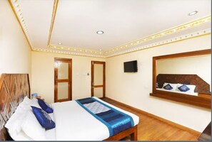 Desk, free WiFi - Hotel Gurupriya (Kodaikanal)