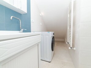 Dusche, Haartrockner, Bidet, Handtücher