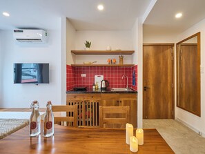 Basic Apartment, Balcony, City View | 1 bedroom, iron/ironing board, free WiFi