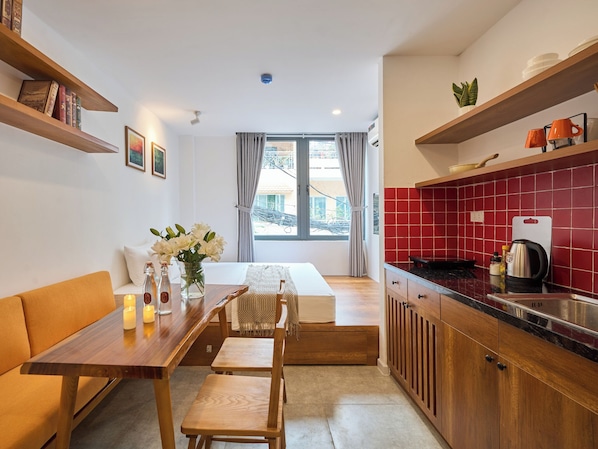 Appartement, balcon, vue ville | 1 chambre, fer et planche à repasser, Wi-Fi gratuit