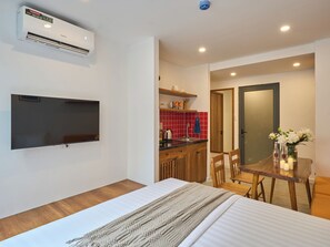 Appartamento Basic, balcone, vista città | 1 camera, ferro/asse da stiro, Wi-Fi gratuito
