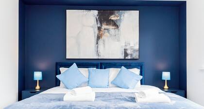 Five Minute Walk To Basingstoke Hospital Contractors Welcome 5-Bedroom Townhouse Great Location