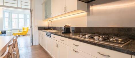 Oven, dishwasher