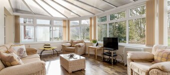Wonderful private villa for 8 people with TV, patio, pets allowed, panoramic view and parking