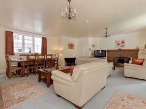 TV, fireplace, DVD player