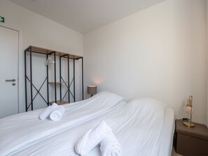 2 bedrooms, travel cot, free WiFi