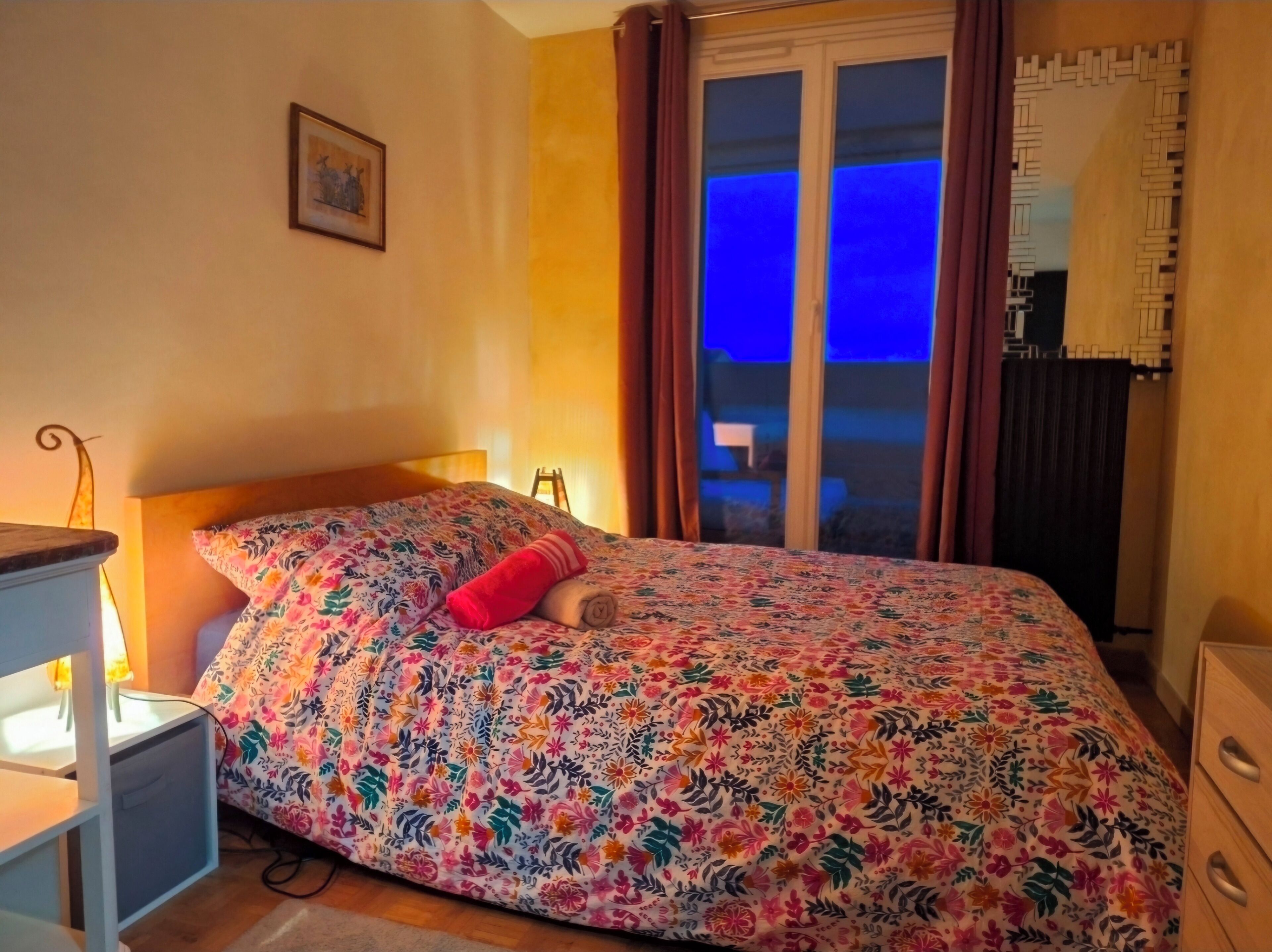 1 slaapkamer, een strijkplank/strijkijzer, gratis wifi, beddengoed