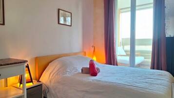 1 Schlafzimmer, Schreibtisch, Bügeleisen/Bügelbrett, Reisekinderbett