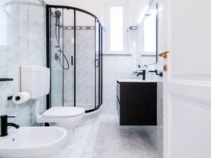 Hair dryer - Beautiful apartment for 4 people with WIFI, A/C, TV and balcony (Rapallo)