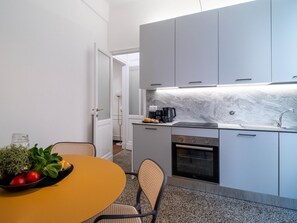 Horno, lavavajillas y comedor 