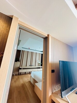 2 bedrooms, iron/ironing board, WiFi