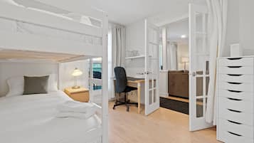 3 bedrooms, desk, iron/ironing board, travel crib