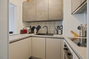 Fridge, oven, stovetop, toaster