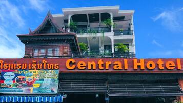 Vista frontal de la propiedad