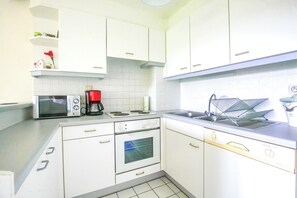 Een oven, een koffiezetapparaat/waterkoker
