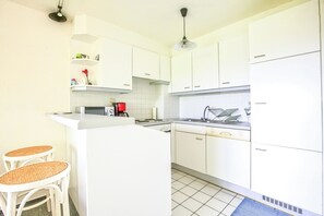 Four, cafetière/bouilloire