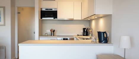 Oven, coffee/tea maker, electric kettle, dining tables