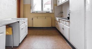 Four, plaque de cuisson, cafetière/bouilloire