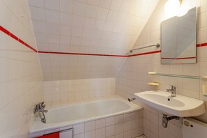 Bathroom - ZeeZonZand C-0206 + G (Koksijde)