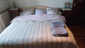 6 chambres, fer et planche à repasser, Wi-Fi, draps fournis