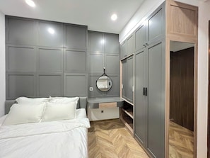 Appartement Deluxe, 3 chambres, balcon, vue parc | 3 chambres, coffres-forts dans les chambres, bureau