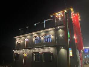 Front of property - Hotel Arya Kulam Palace (Faizabad)