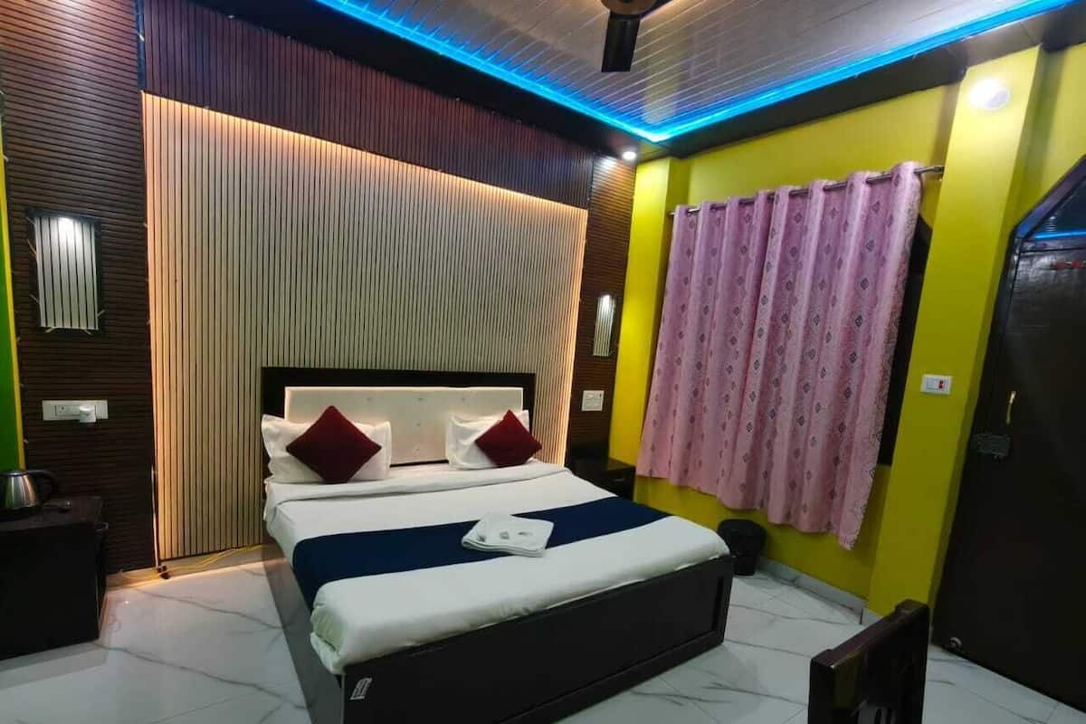 高級雙人房 | 書桌、免費無線上網