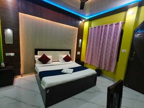 Superior Double Room | Desk, free WiFi - Hotel Arya Kulam Palace (Faizabad)