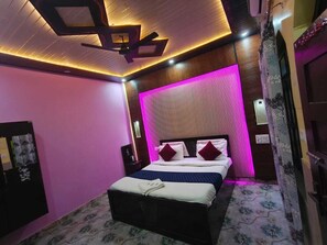 Superior Double Room | Desk, free WiFi - Hotel Arya Kulam Palace (Faizabad)