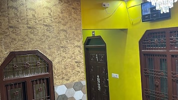 32–tuumainen LCD-televisio, jossa kaapelikanavat