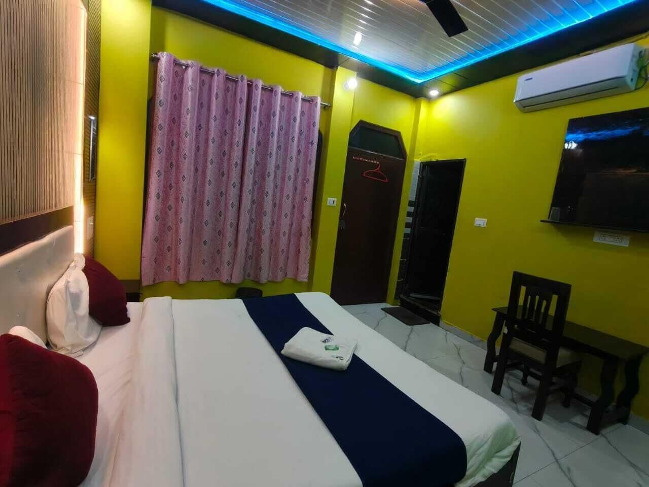 Superior Triple Room | Desk, free WiFi