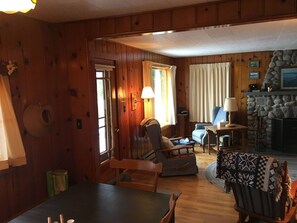 TV, fireplace, DVD player - The Westender Retreat | Amazing Lake Views & Waterfront Dock House (Hessel)