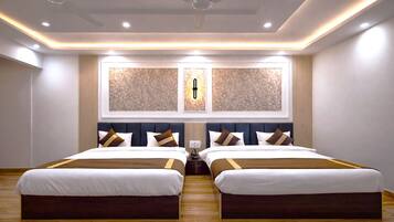 Family Room, Balcony, City View | Egyptian cotton sheets, premium bedding, down duvets