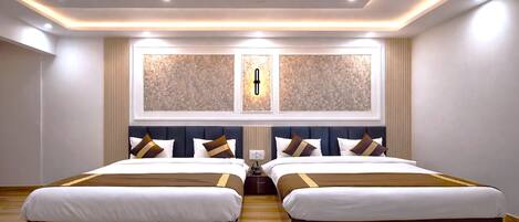 Family Room, Balcony, City View | Egyptian cotton sheets, premium bedding, down comforters