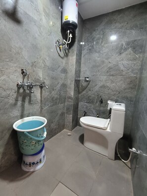 Classic Room | Bathroom | Shower, slippers, towels, soap - CELESTIAL INN (Prayagraj)