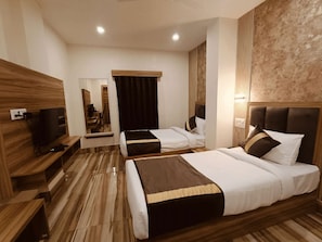 Executive Double or Twin Room, Balcony, City View | Egyptian cotton sheets, premium bedding, down comforters