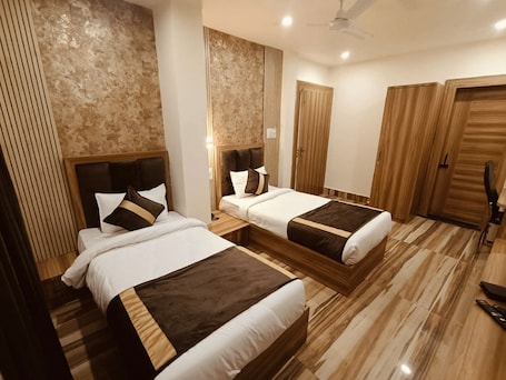 Executive Double or Twin Room, Balcony, City View | Egyptian cotton sheets, premium bedding, down comforters
