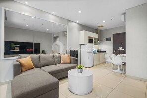Flat-screen TV - Chaya by Kozystay - Grogol (Jakarta)